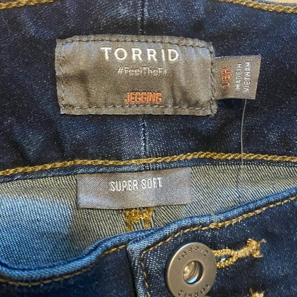 Torrid NWT Skinny Jeggings, Dark Wash - Picture 4 of 6
